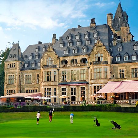 Schlosshotel Kronberg - Hotel Frankfurt Kronberg im Taunus Esterno foto Golfers at the 18th green