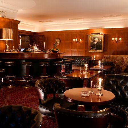Schlosshotel Kronberg - Hotel Frankfurt Kronberg im Taunus Ristorante foto The bar at the Ritz