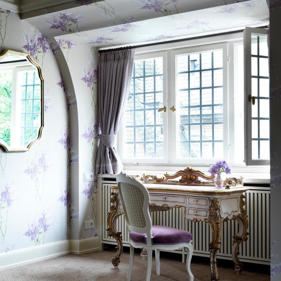 Schlosshotel Kronberg - Hotel Frankfurt Kronberg im Taunus Esterno foto A room in the house