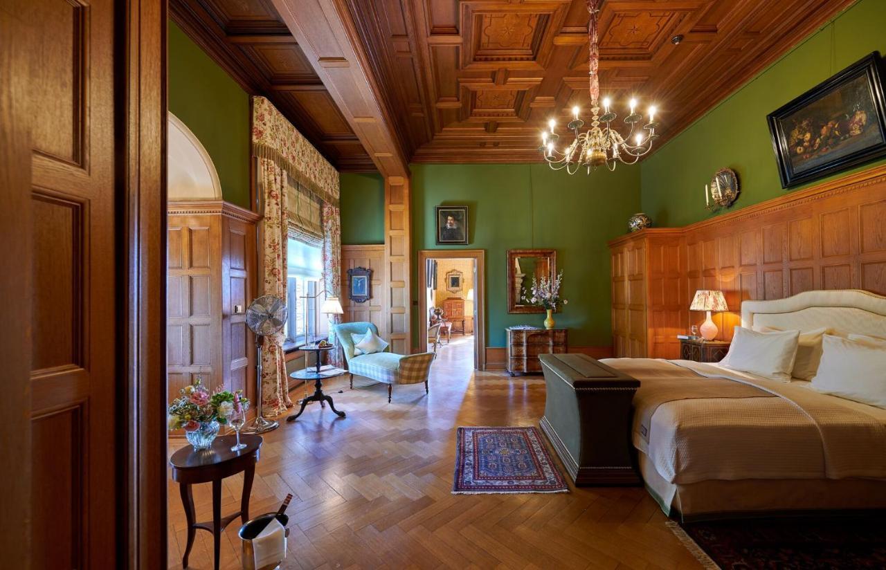 Schlosshotel Kronberg - Hotel Frankfurt Kronberg im Taunus Esterno foto A suite at the Hotel de la Ville