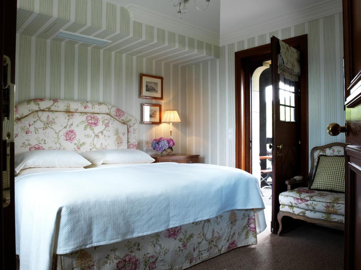 Schlosshotel Kronberg - Hotel Frankfurt Kronberg im Taunus Esterno foto A bedroom at the hotel