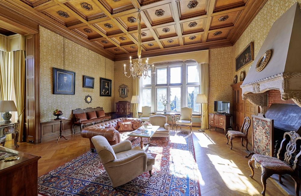 Schlosshotel Kronberg - Hotel Frankfurt Kronberg im Taunus Esterno foto The living room