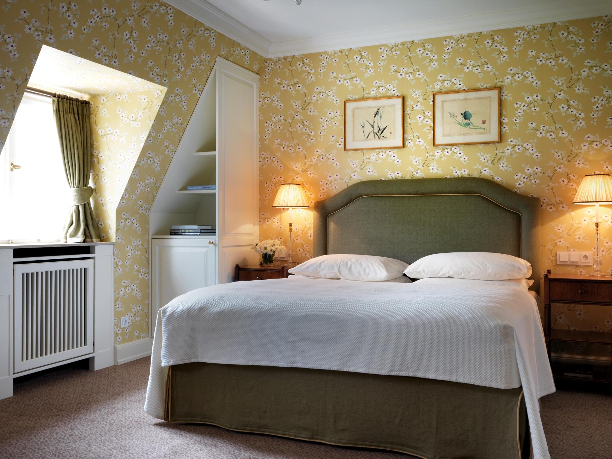 Schlosshotel Kronberg - Hotel Frankfurt Kronberg im Taunus Esterno foto A bedroom at the hotel