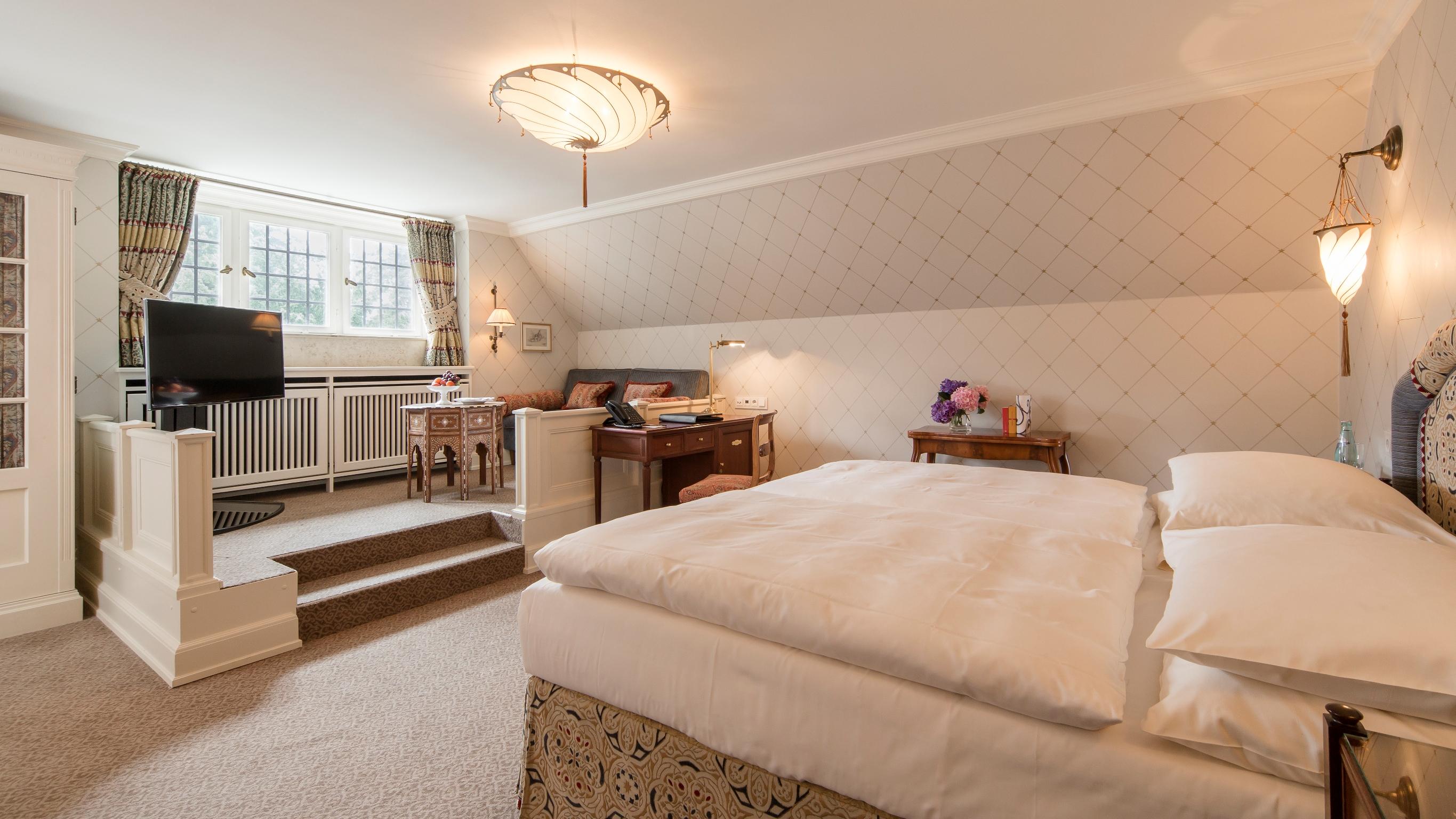 Schlosshotel Kronberg - Hotel Frankfurt Kronberg im Taunus Esterno foto A room at the hotel