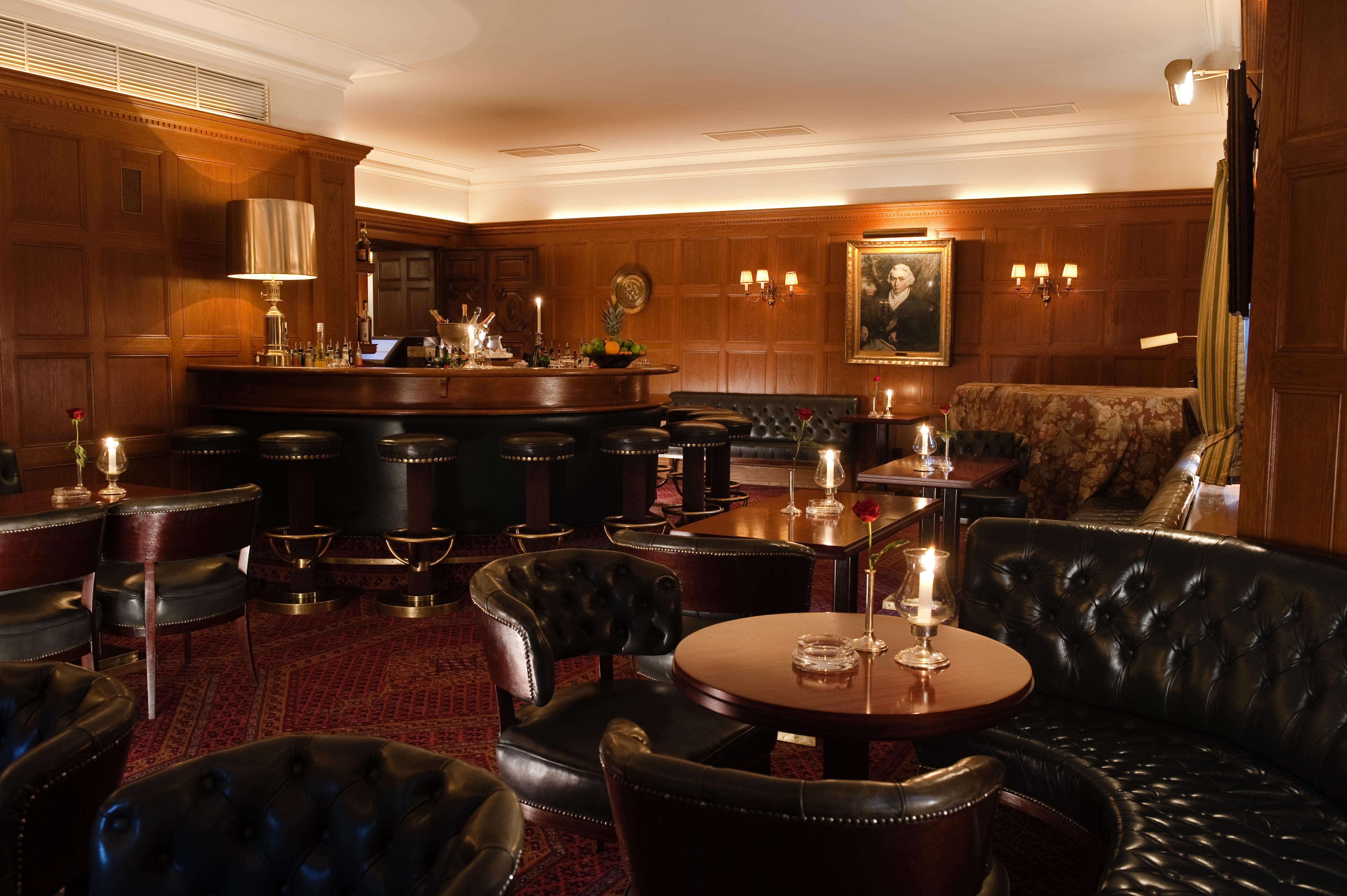Schlosshotel Kronberg - Hotel Frankfurt Kronberg im Taunus Ristorante foto The bar at the Ritz