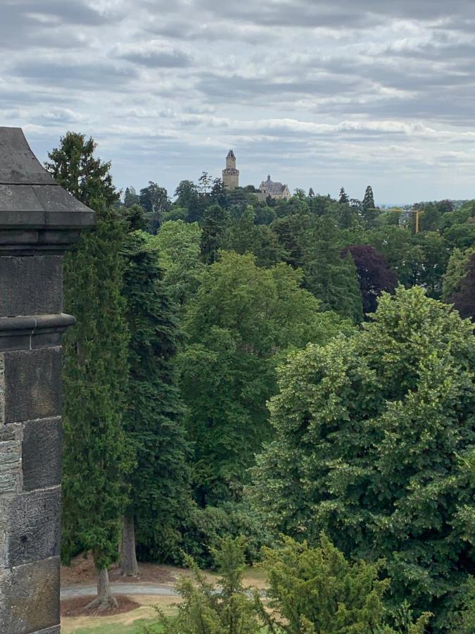 Schlosshotel Kronberg - Hotel Frankfurt Kronberg im Taunus Esterno foto View of the castle from the University of Edinburgh