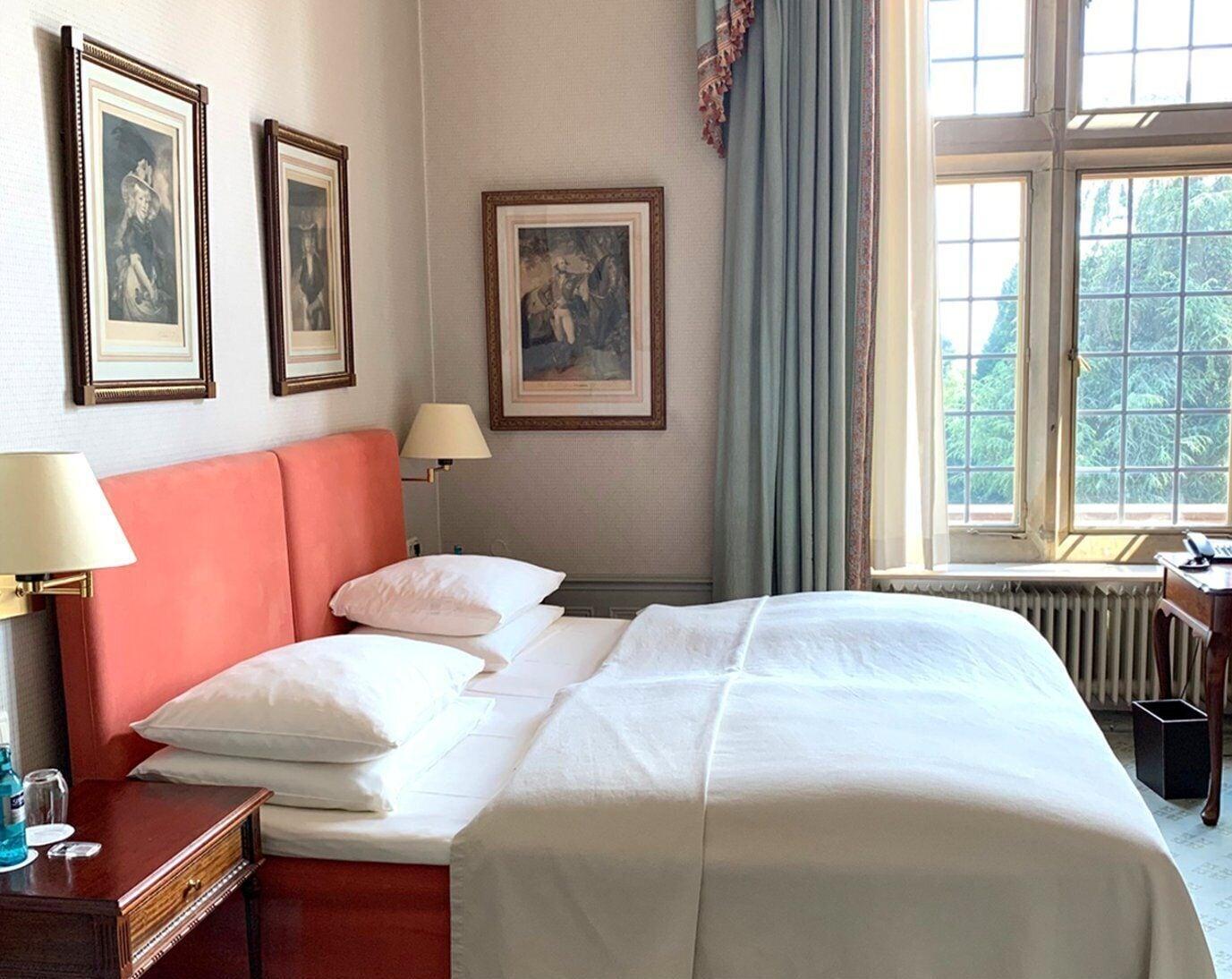 Schlosshotel Kronberg - Hotel Frankfurt Kronberg im Taunus Esterno foto A room at the Hotel de la Ville