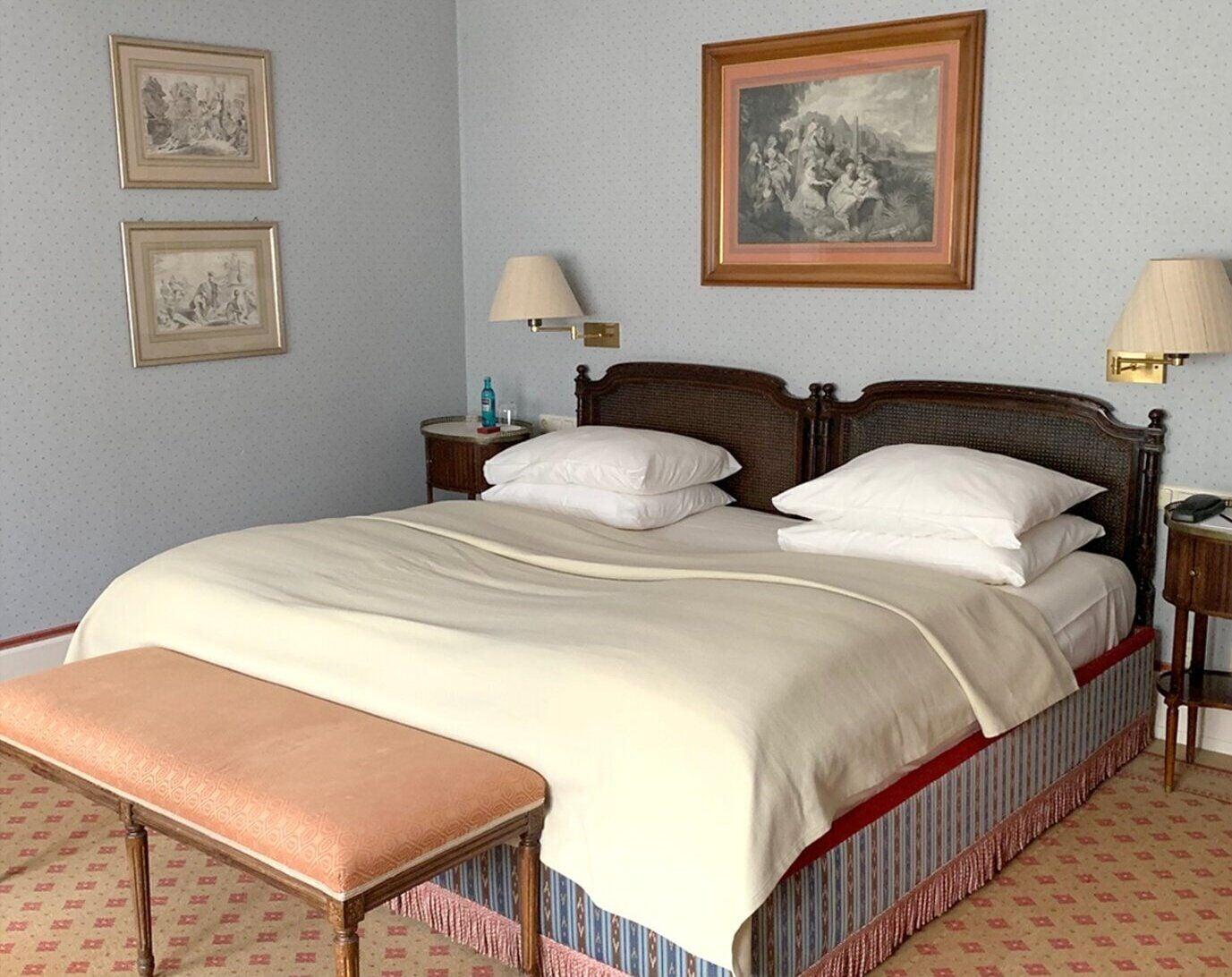 Schlosshotel Kronberg - Hotel Frankfurt Kronberg im Taunus Esterno foto A bedroom at the hotel