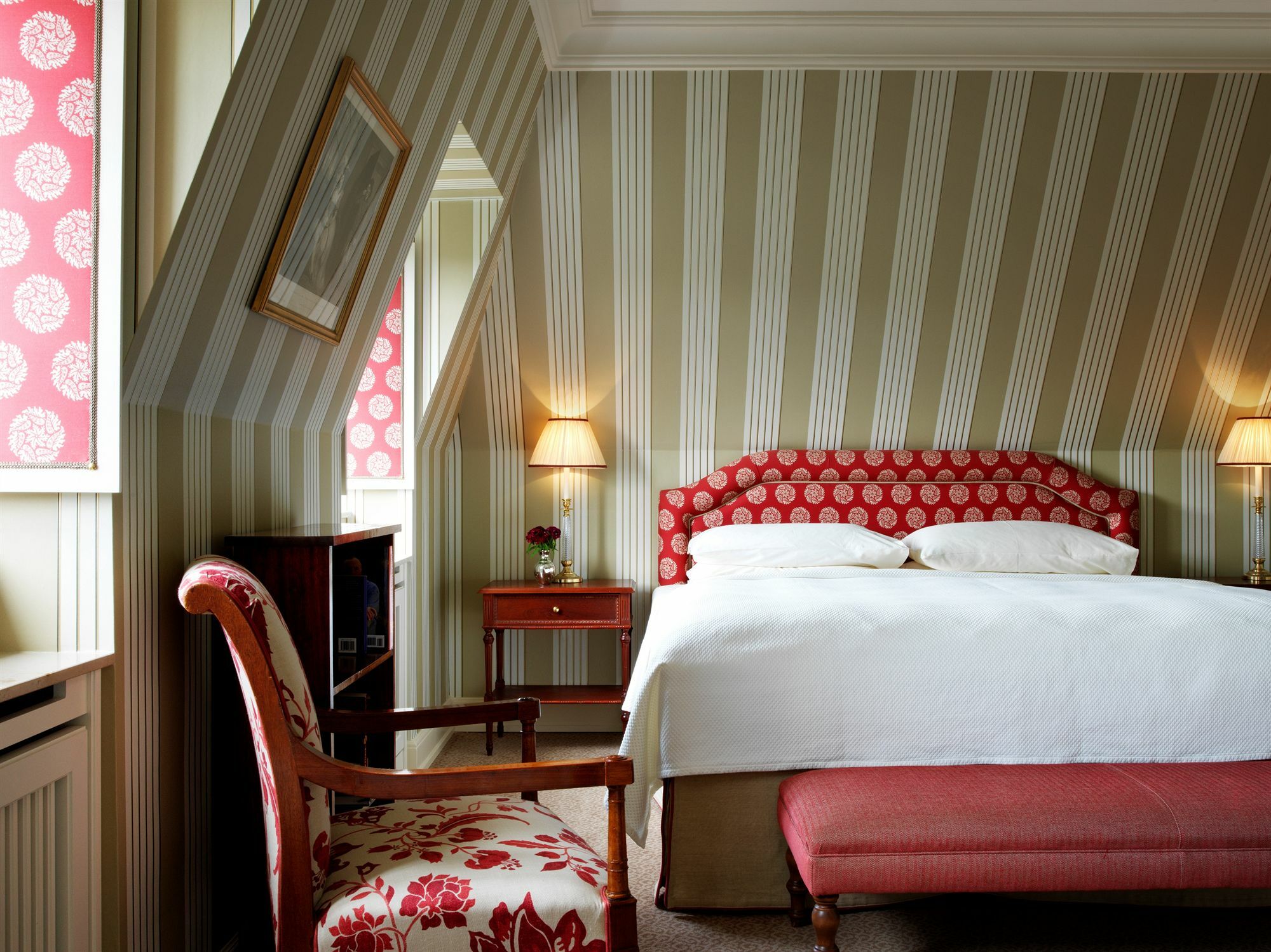 Schlosshotel Kronberg - Hotel Frankfurt Kronberg im Taunus Esterno foto A bedroom at the hotel