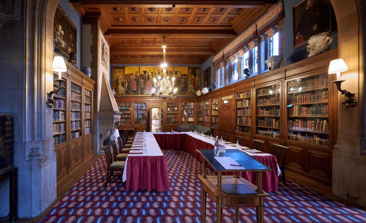 Schlosshotel Kronberg - Hotel Frankfurt Kronberg im Taunus Esterno foto The library